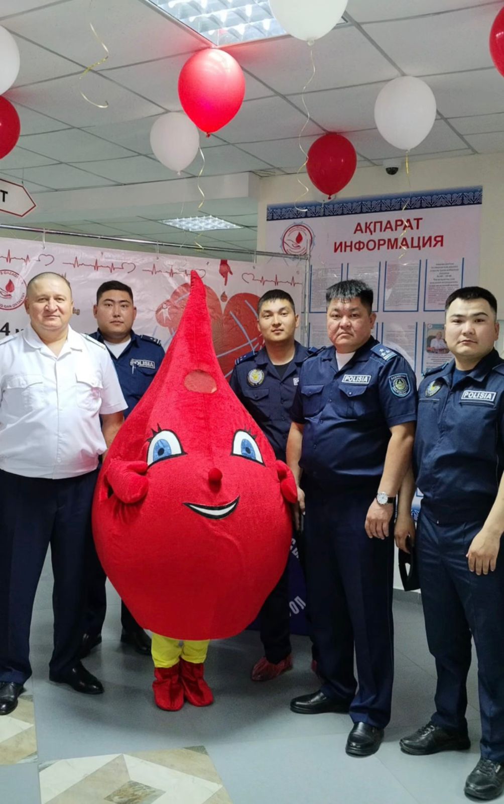 Полицейские ВКО стали донорами крови во Всемирный день донора