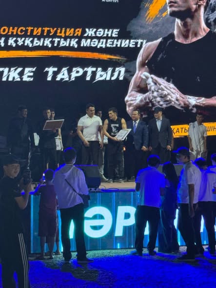 Туркестанский полицейский стал победителем областных соревнований по подтягиванию