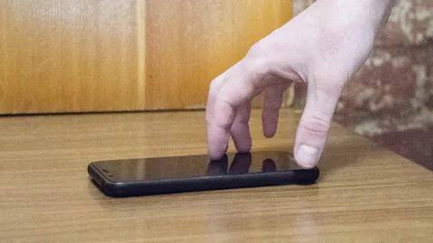 В Семее раскрыта кража мобильного телефона из кафе.