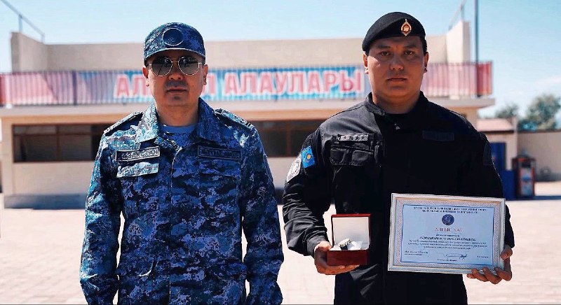 Начальник Департамента полиции области Абай провел строевой развод личного состава на побережье Алаколя