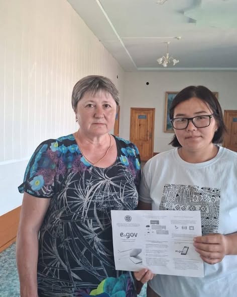 22 июня в Сырымбетском сельском округе специалист аппарата акима провел работу с населением по разъяснению и раздаче брошюр по получению государственных услуг в электронном виде. Всего роздано брошюр – 40 шт.