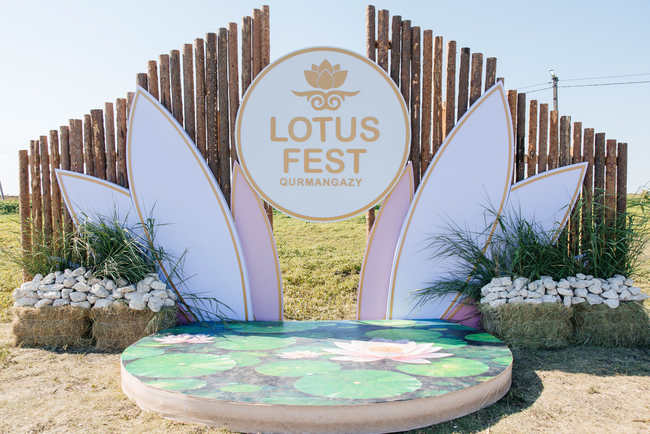 На берегу реки Кигач стартовал фестиваль «Lotus Fest»