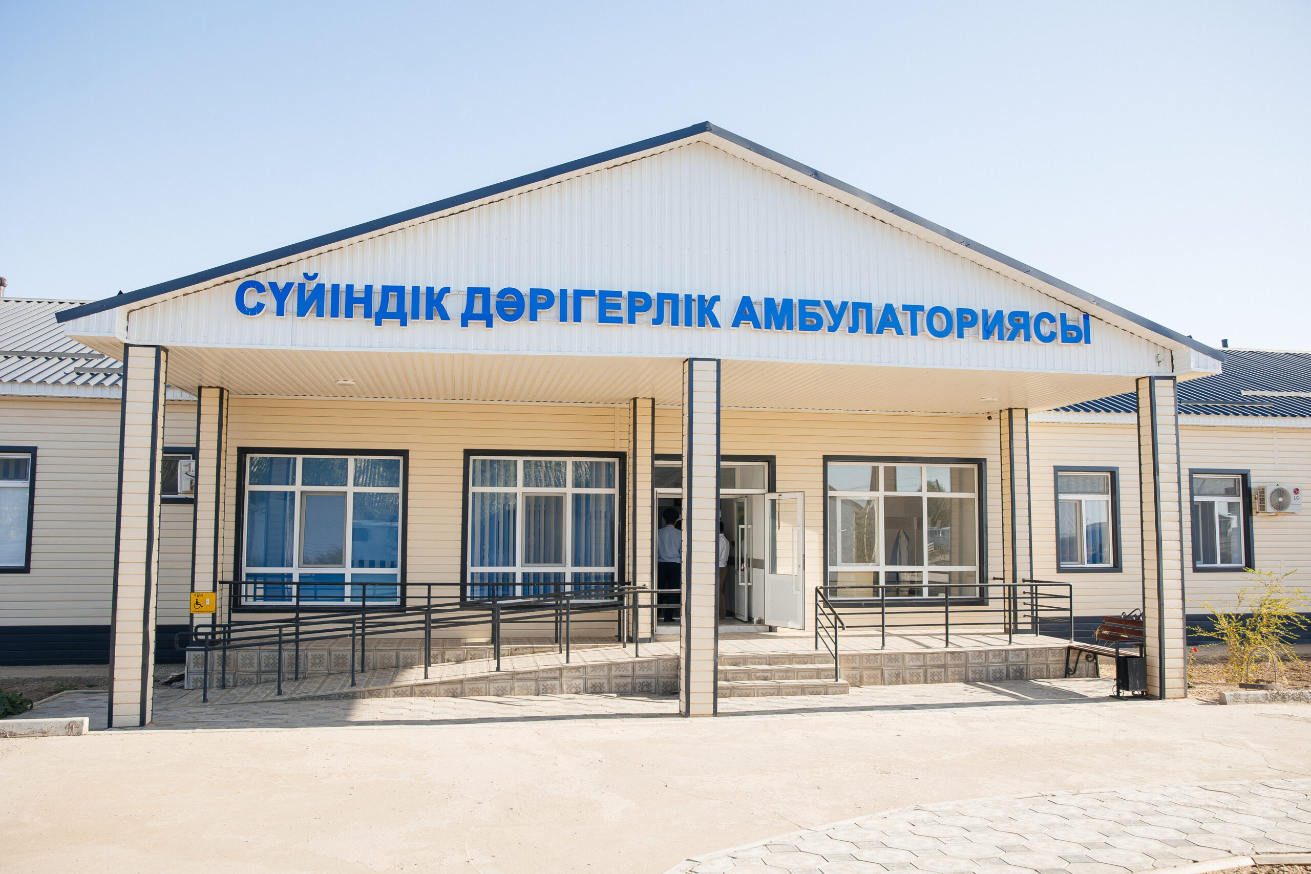Болат Акчулаков посетил социально значимые объекты сёл Суюндук, Азгир и Асан
