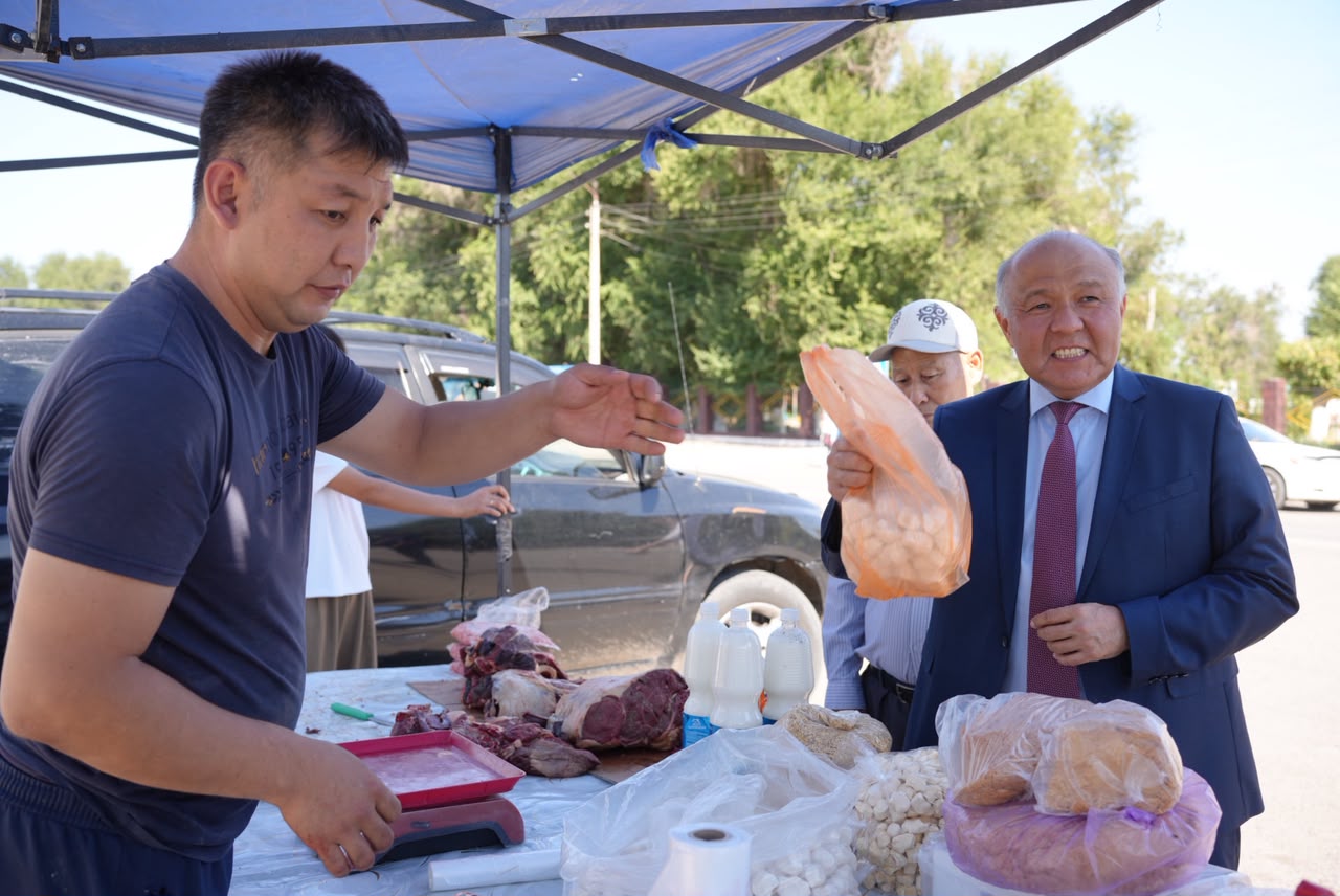 В Мойынкуме прошла ярмарка сельскохозяйственной и школьно-канцелярской продукции