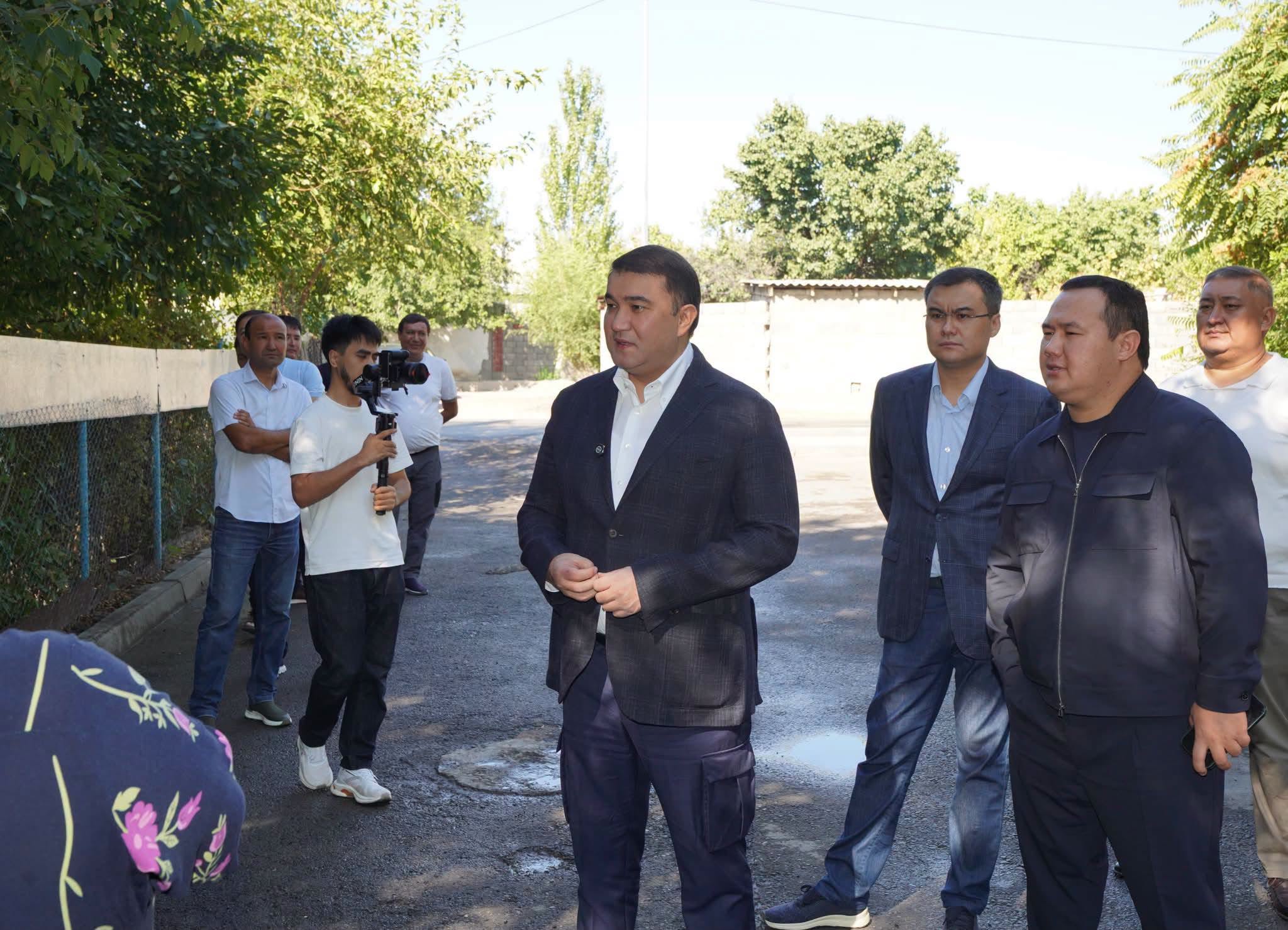 В ТУРКЕСТАНЕ МНОГОКВАРТИРНЫЕ ДОМА В ОДНОМ ЖИЛОМ МАССИВЕ ПРЕОБРАЗИЛИСЬ В РАМКАХ ПРОГРАММЫ «ТАЗА ҚАЗАҚСТАН»
