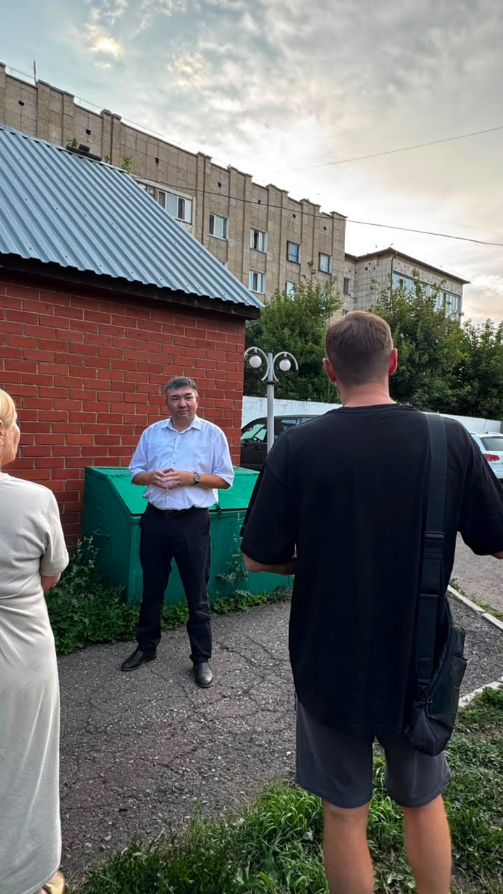 📍 Проведена встреча с жителями домов по адресам: * ул. Абая, 52; * ул. Ауэзова, 170.
