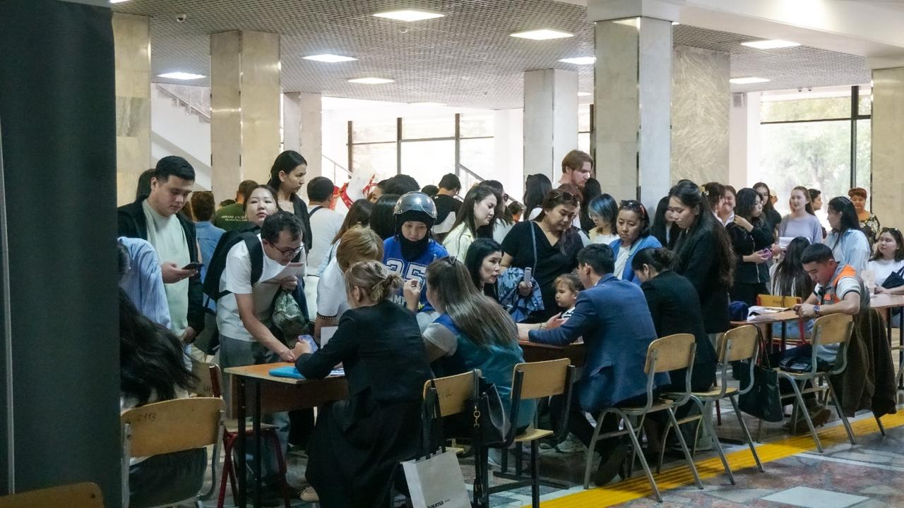 Более 500 рабочих мест предложили работодатели на ярмарке вакансий в Астане