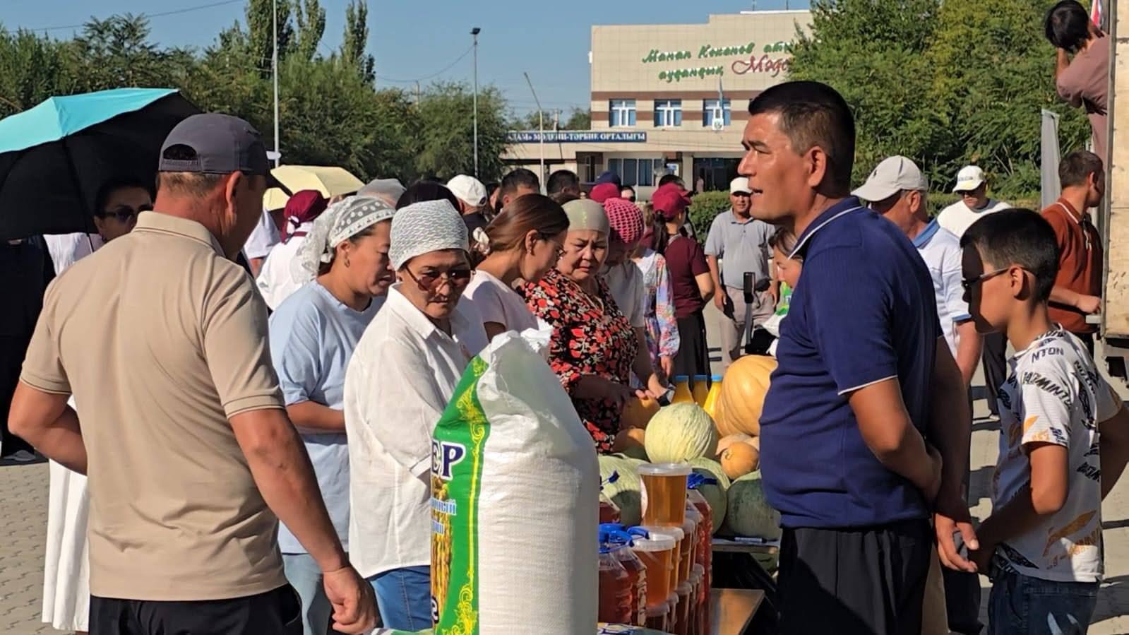 В ЖАНАКОРГАНЕ В ДЕНЬ КУРУЛТАЙСКИХ ВЫБОРОВ ПРОХОДИТ ЯРМАРКА ПРОДУКТОВ ПИТАНИЯ