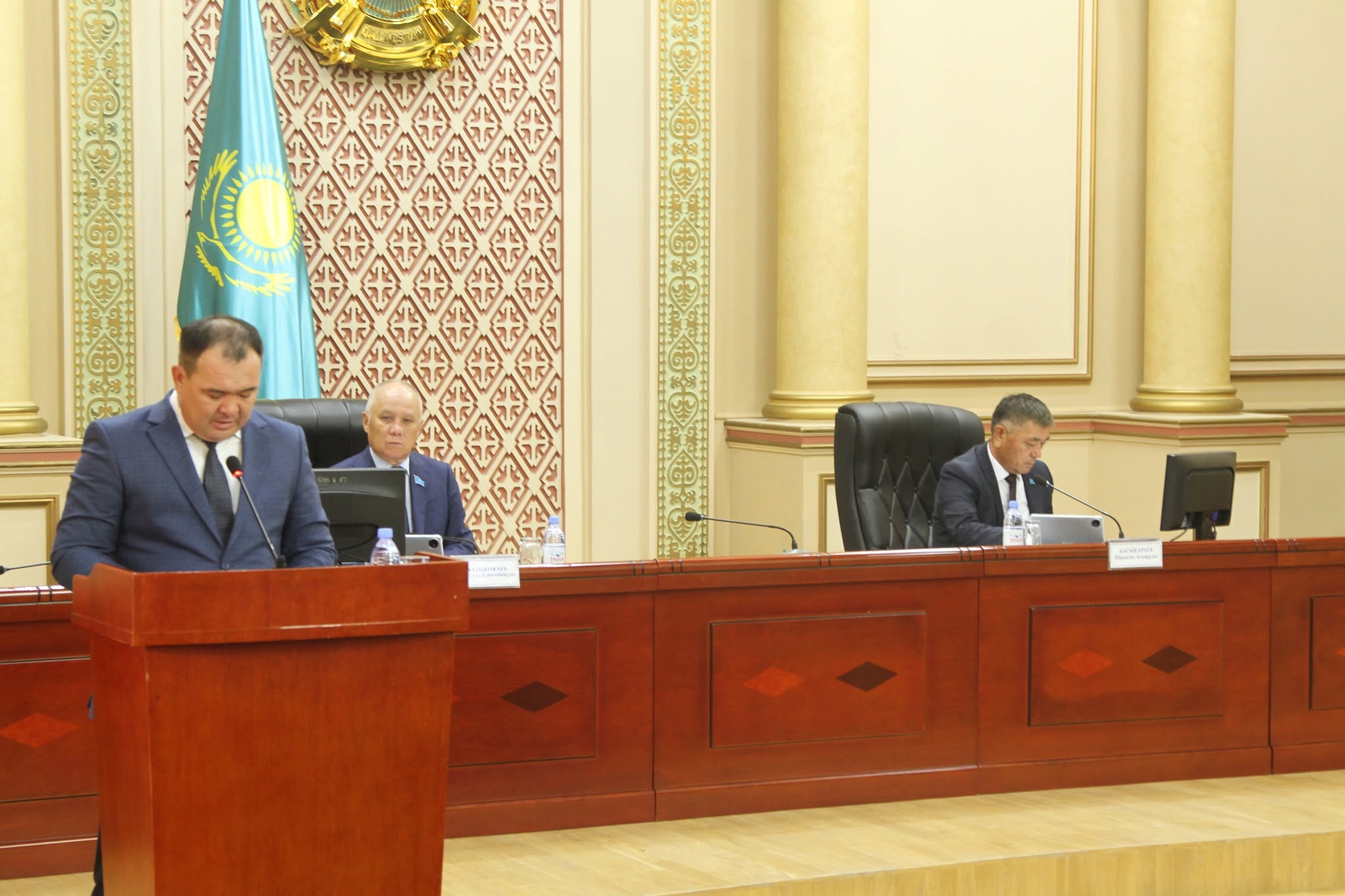 Мәслихатта агроөнеркәсіп саласын дамыту мәселелері қаралды.