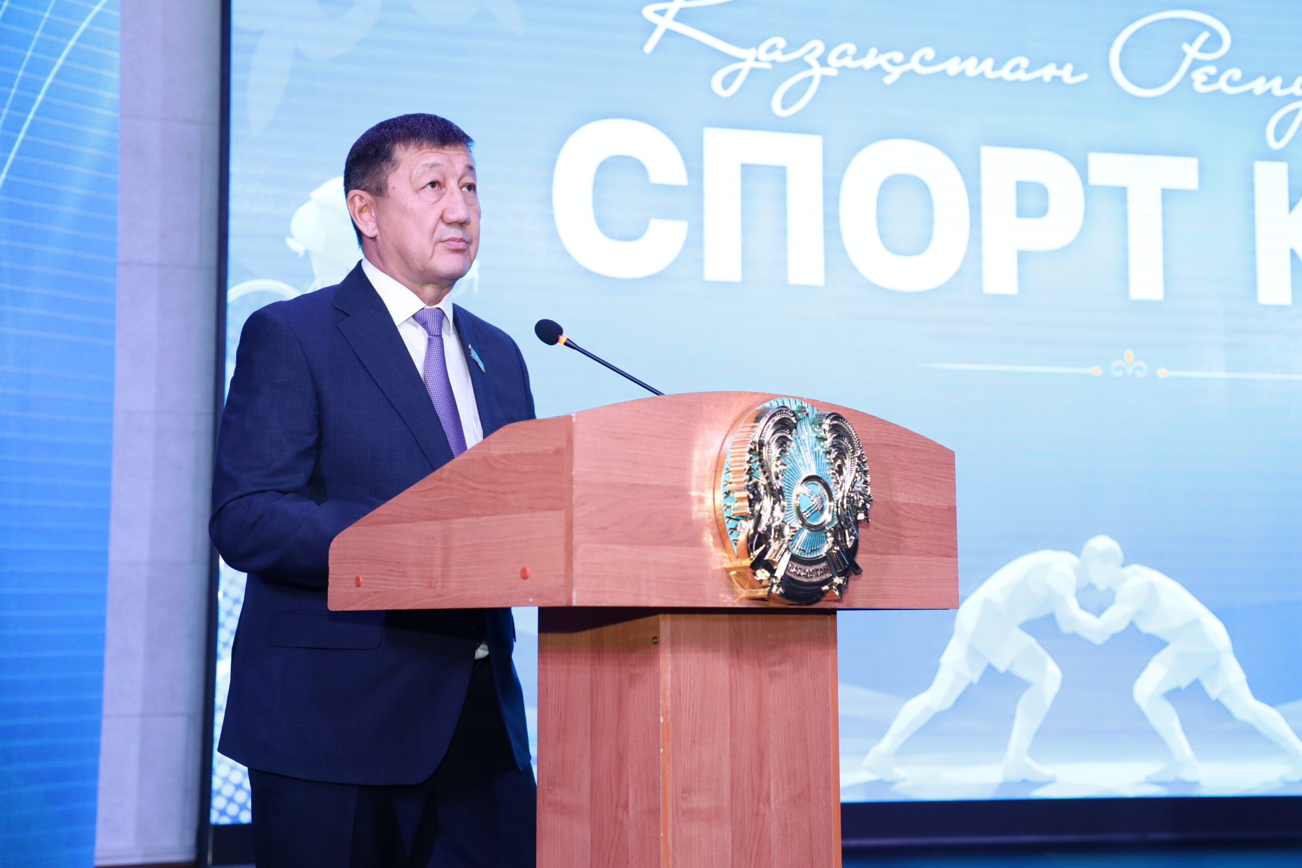 Депутаты областного маслихата поздравили спортивное сообщество с Днём спорта