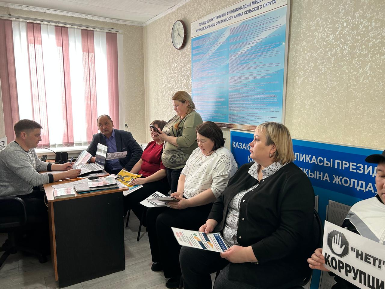 Встреча с жителями села по вопросам противодействия коррупции.