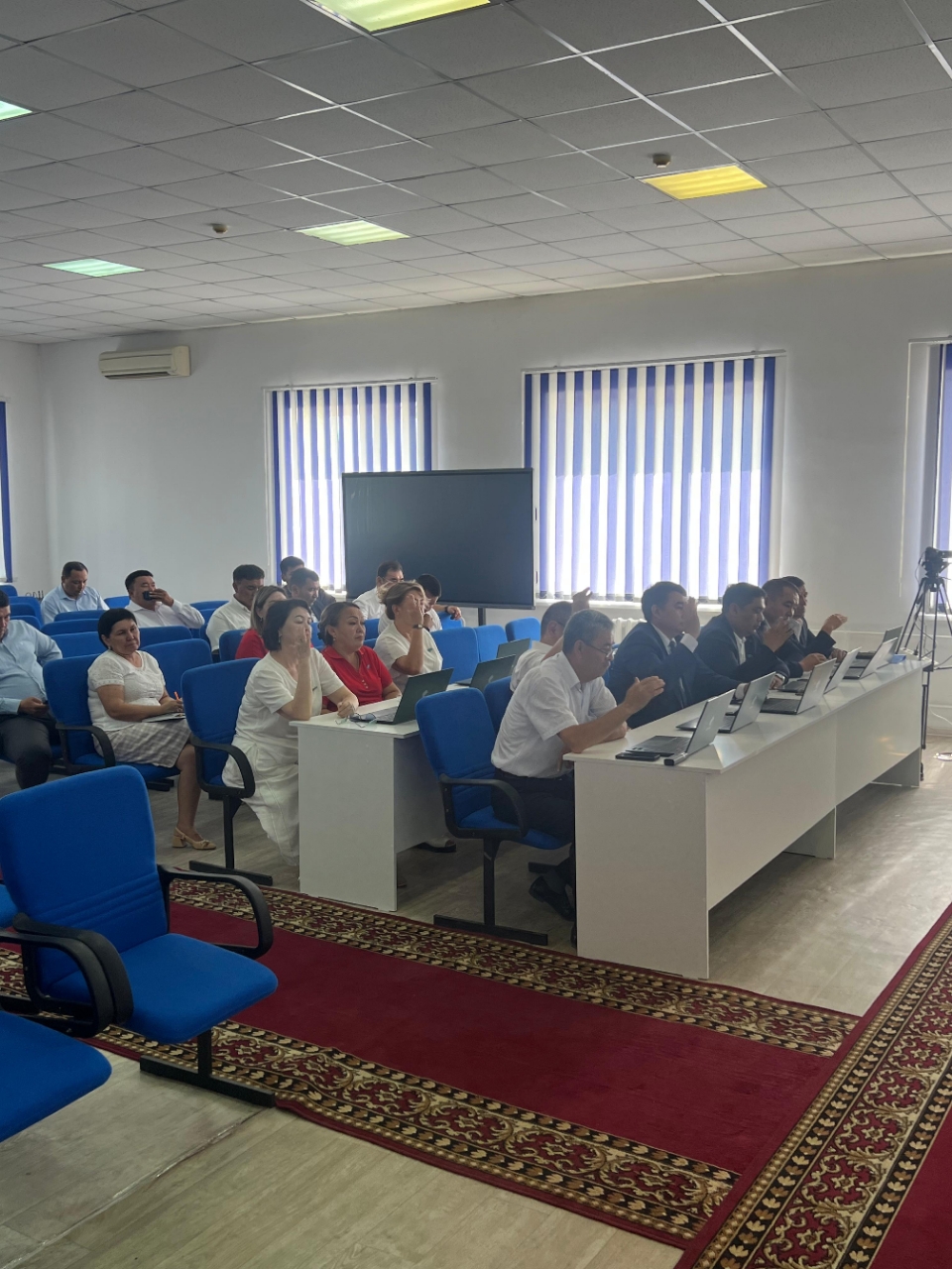 ШАЛҚАР АУДАНДЫҚ МӘСЛИХАТЫНЫҢ КЕЗЕКТЕН ТЫС ЕЛУ  СЕГІЗІНШІ СЕССИЯСЫ ӨТТІ