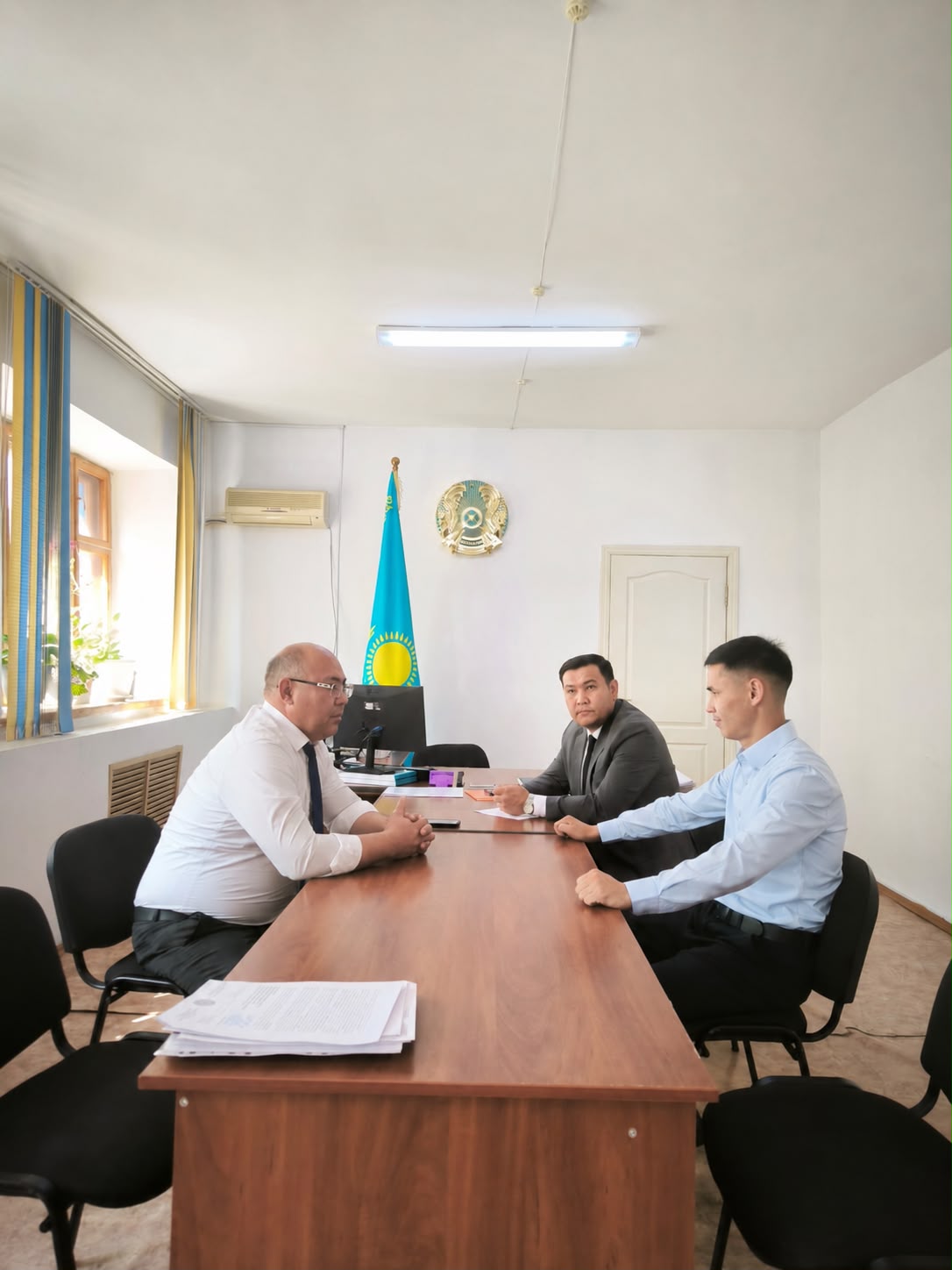 Состоялась встреча заместителя руководителя Департамента санитарно-эпидемиологического контроля Актюбинской области А.Б. Кенжебаева и сотрудника по вопросам реализации антикоррупционной политики и предупреждения коррупции А. Аткиева с коллективом Хромтауского районного управления санитарно-эпидемиологического контроля.