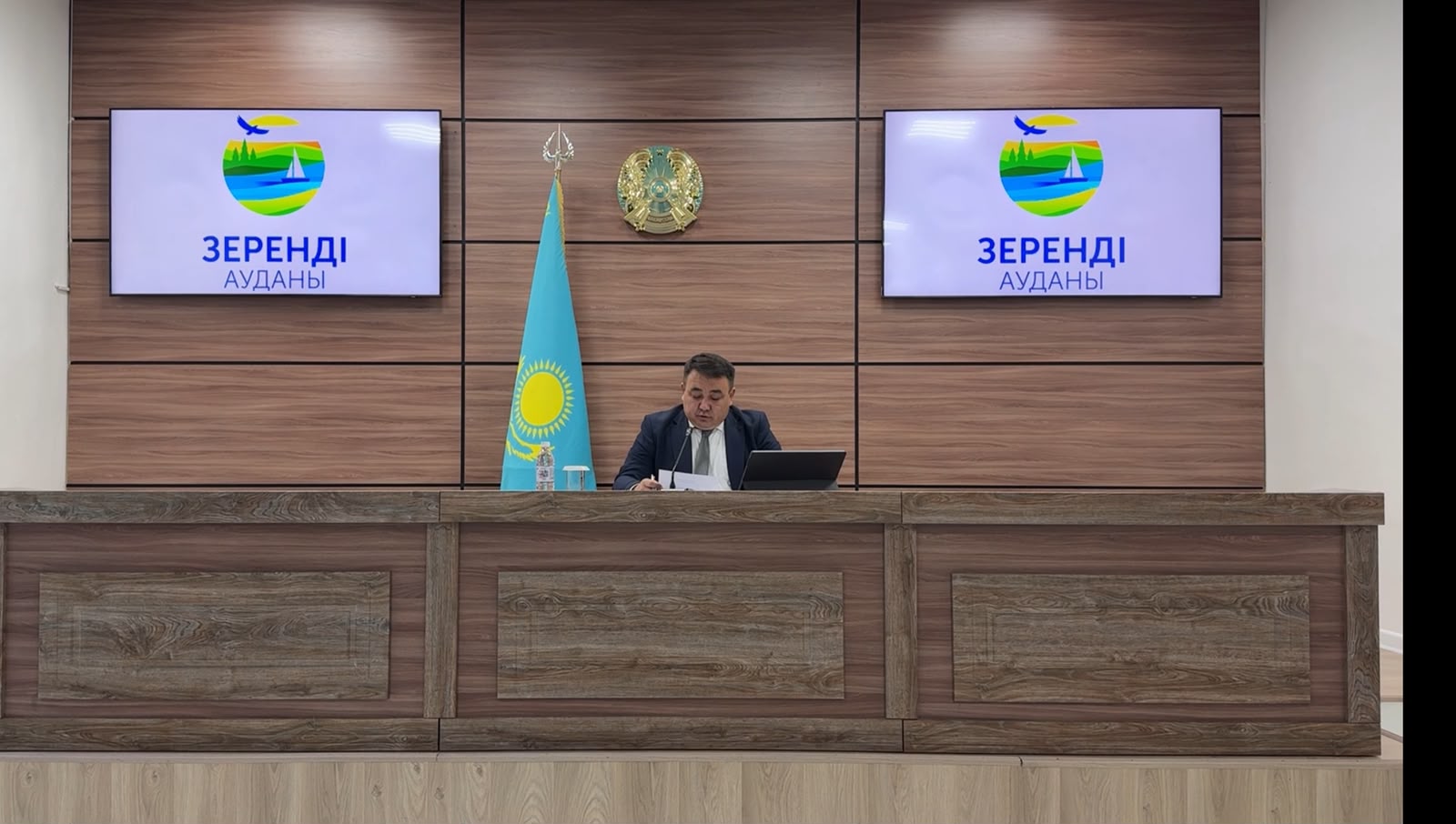 Аким района провел еженедельное аппаратное совещание