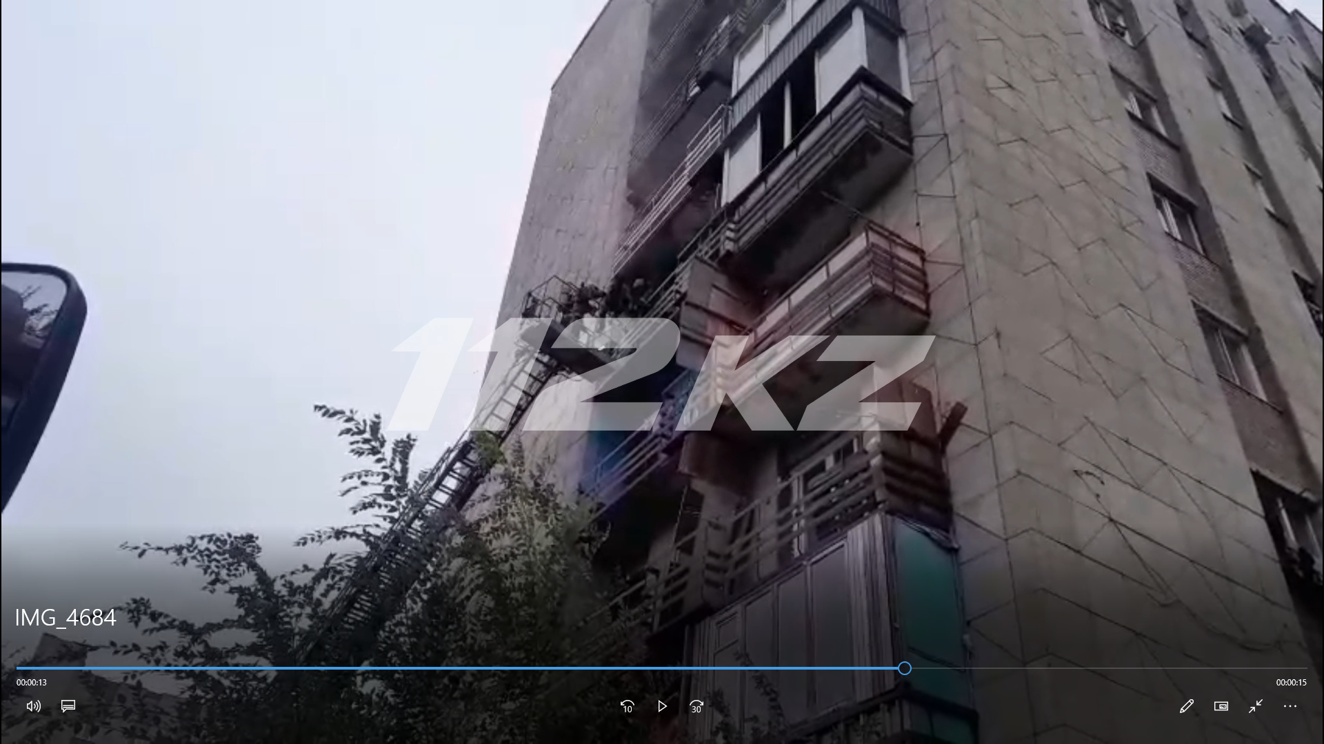 При пожаре в Усть-Каменогорске эвакуированы 10 человек, один спасен