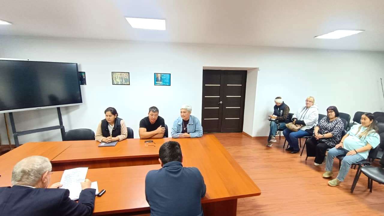 Жители села Бесколь обсудили насущные проблемы с депутатом