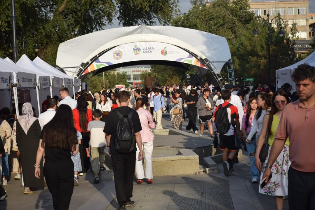 Более 50 тыс. человек посетили книжную ярмарку KitapFest в Алматы
