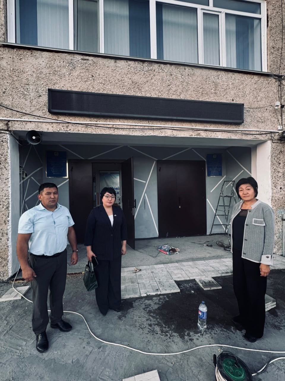 🏫 В Озерской школе проводится работа по созданию доступной среды для маломобильных граждан.