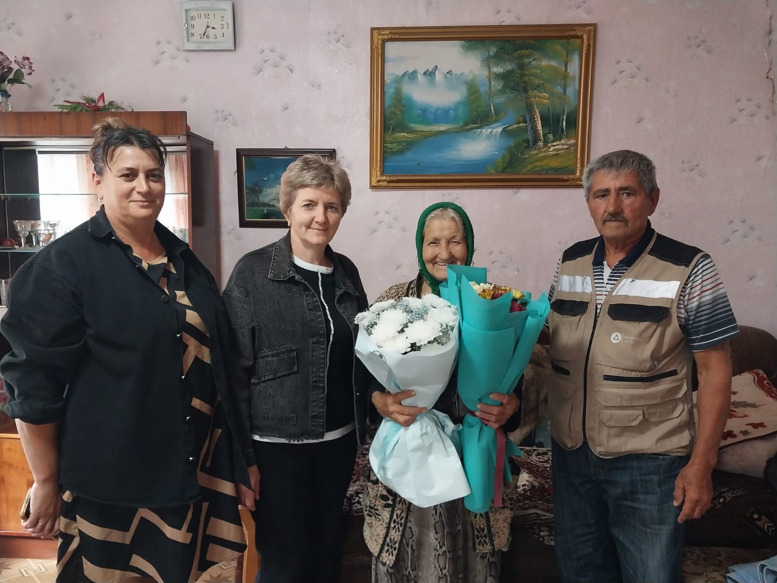 🎉 В селе Архангельское 90 лет жизни отметила Манжос Валентина Михайловна!