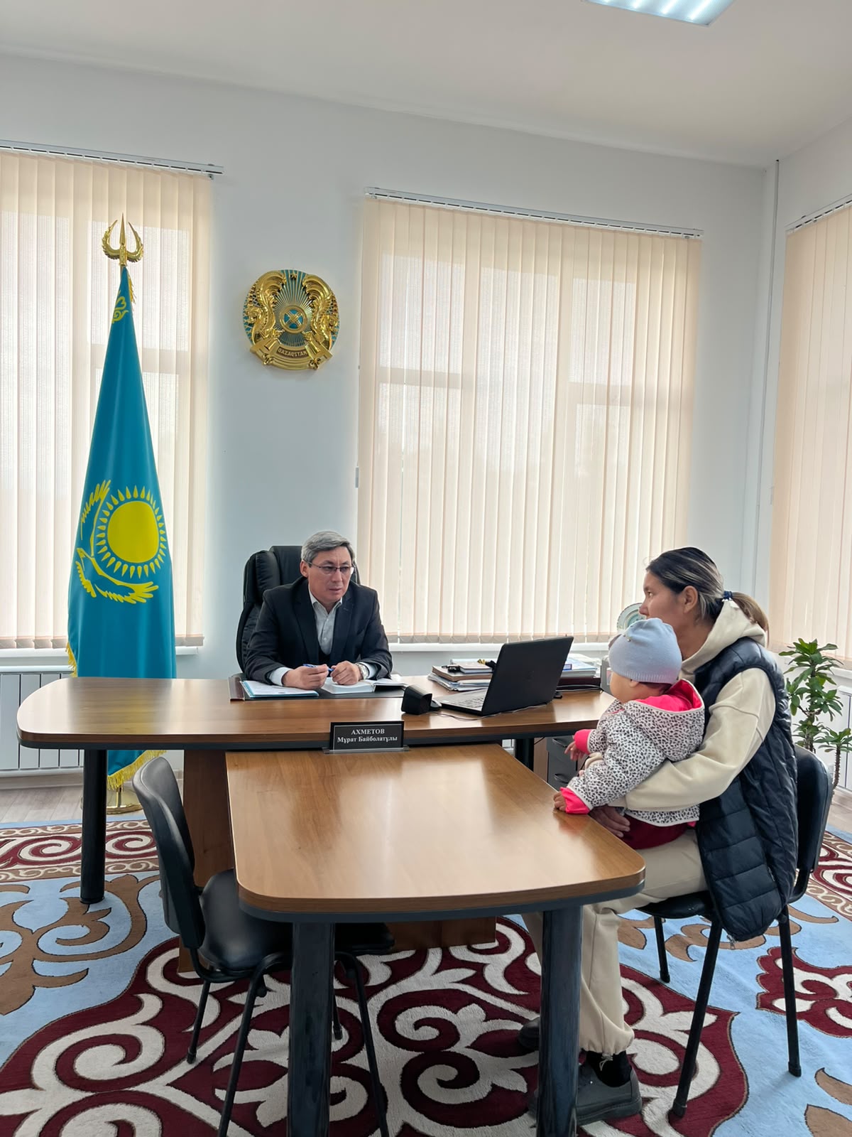 Аким округа провел прием граждан по личным вопросам.