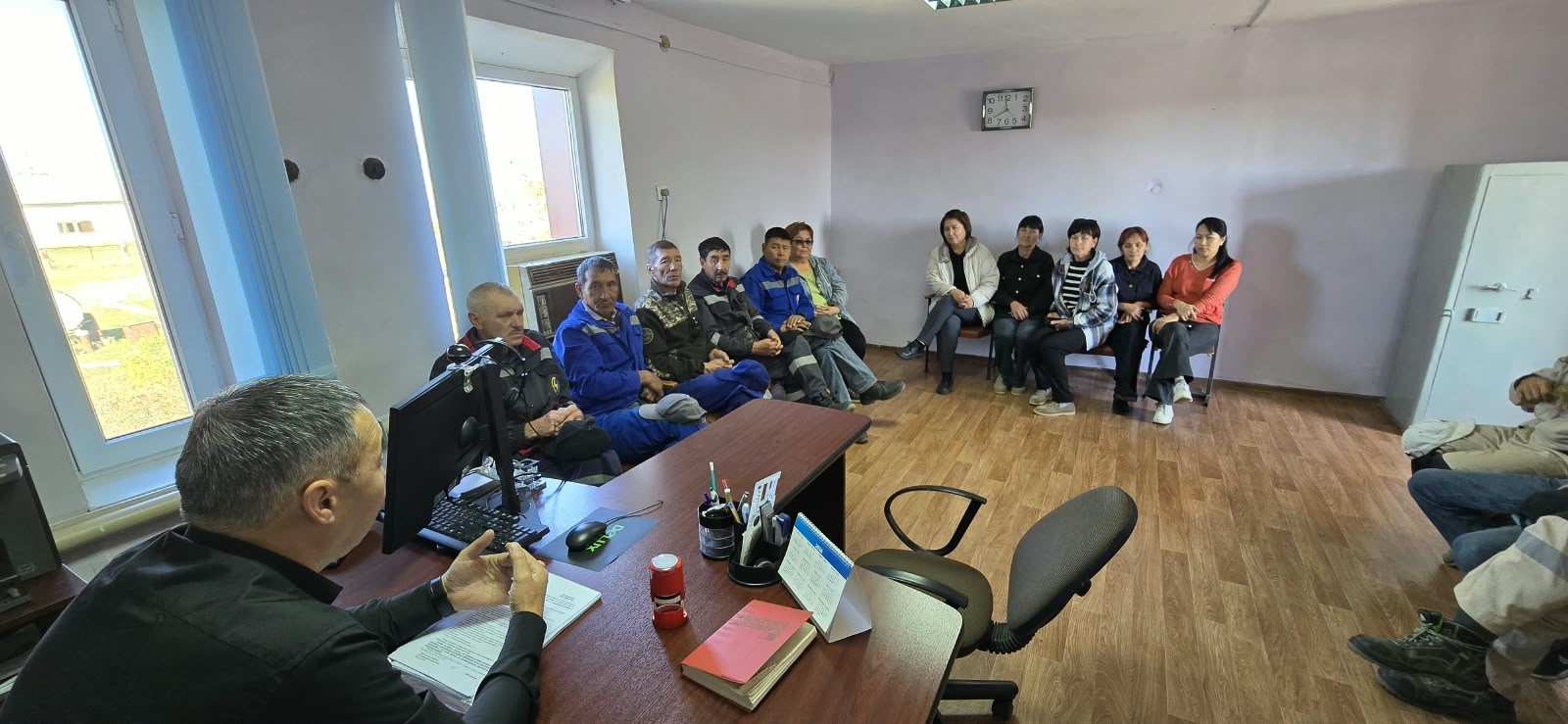 В Жанибекском РЭС ТОО «Западно-Казахстанская региональная электросетевая компания» рассмотрены вопросы безопасности и охраны труда