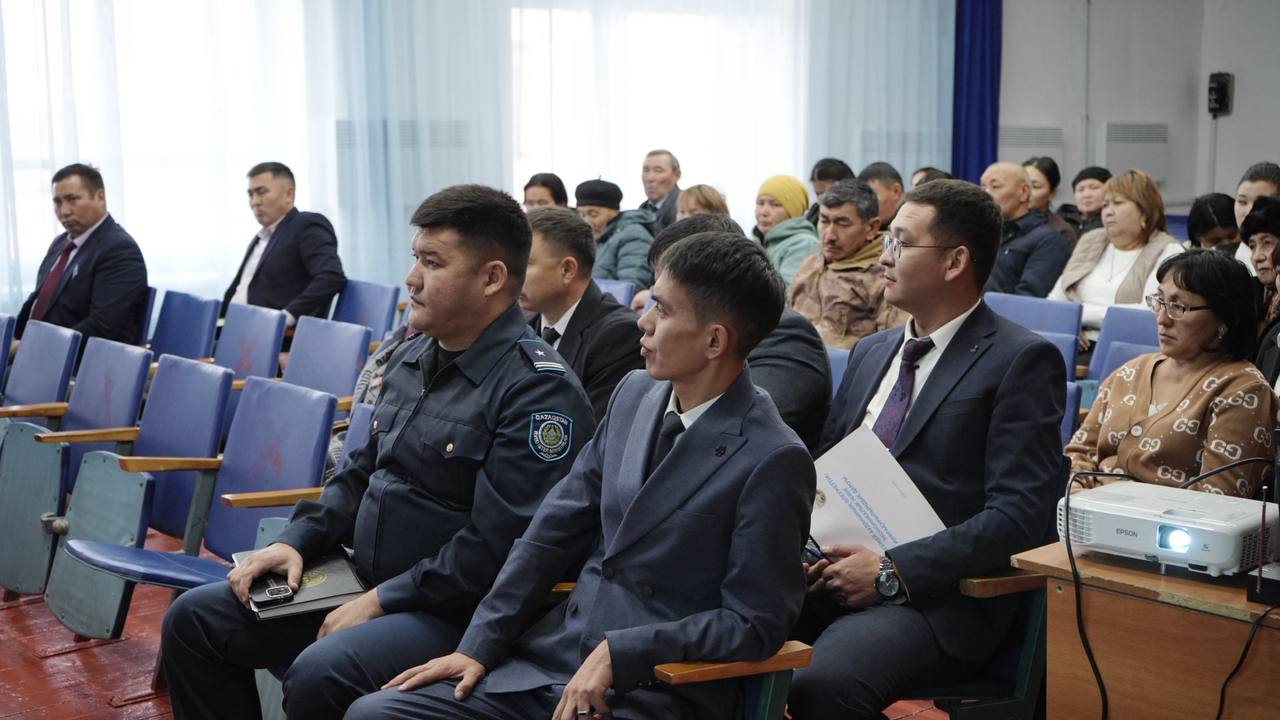Состоялась отчетная встреча акима района Жаңасемей Нуржана Оразбековича с жителями села Абыралы.
