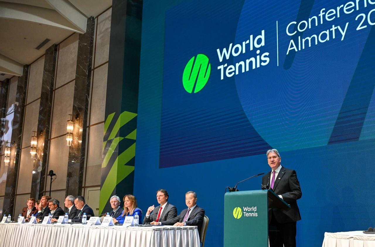 Ербол Мырзабосынов от имени Главы государства вручил президенту World Tennis Дэвиду Хаггерти орден «Достық»