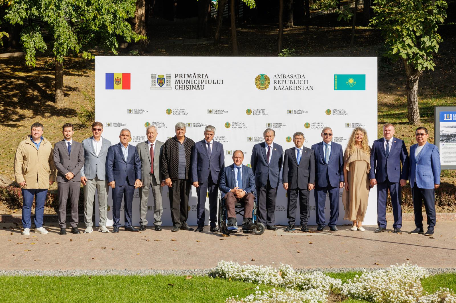 В Кишинёве открылась фотовыставка «Открой Казахстан»