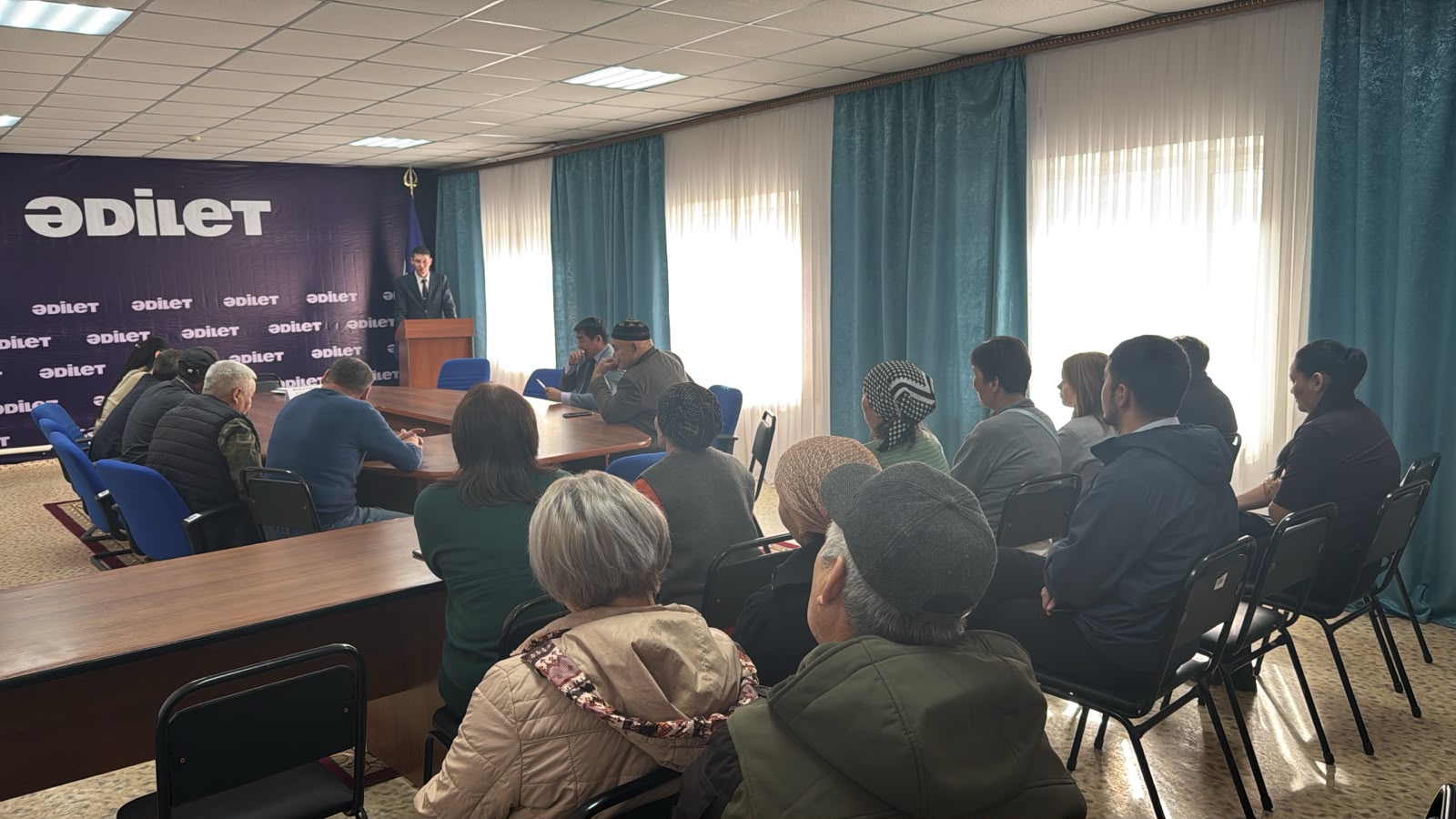 Аким Талшыкского сельского округа Акжарского района провёл очередную встречу с населением с. Талшык