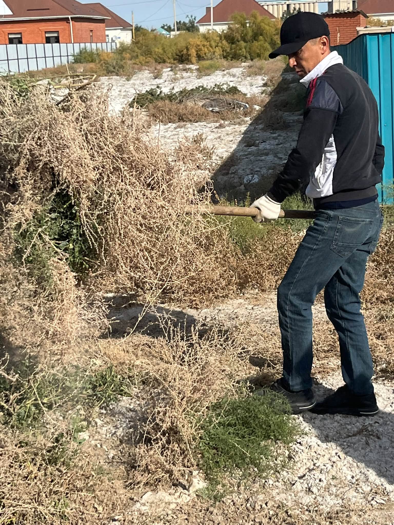КОЛЛЕКТИВ НА СУББОТНИКЕ