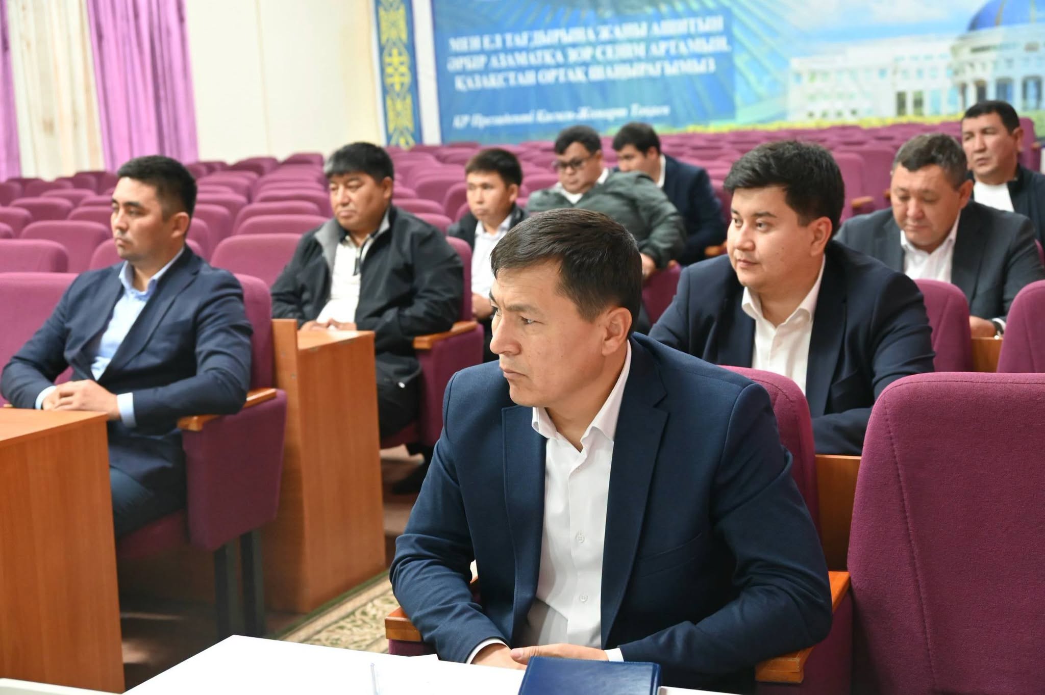 АКИМ РАЙОНА ПРОВЕЛ ЛИЧНЫЙ ПРИЕМ ГРАЖДАН