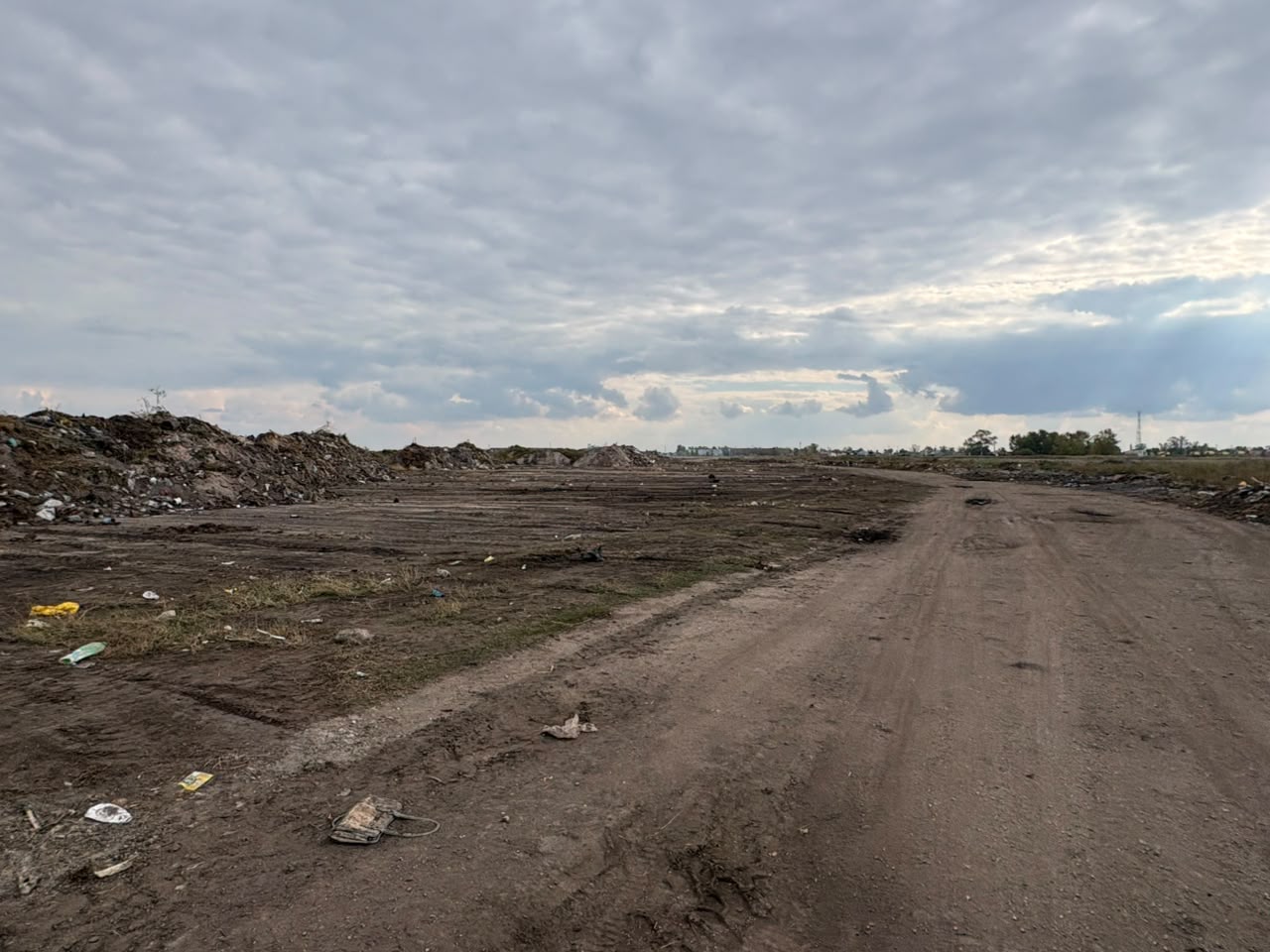 Буртовка свалки в селе Аккудык