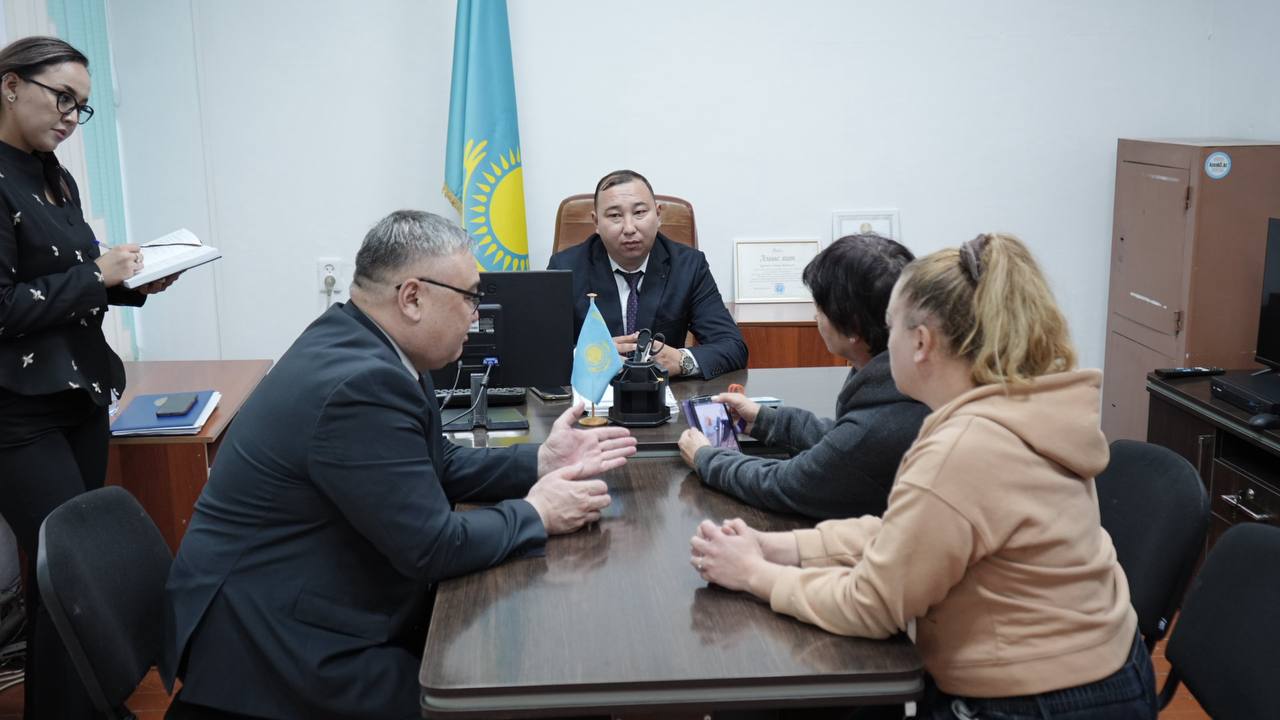 В СЕЛЕ ЧЕКОМАН СОСТОЯЛАСЬ ОТЧЁТНАЯ ВСТРЕЧА АКИМА РАЙОНА
