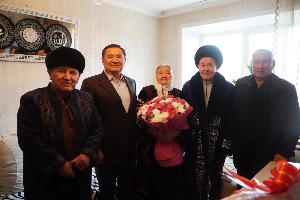 Марат Ахметжанов встретился с 90-летними аксакалами Кокшетау
