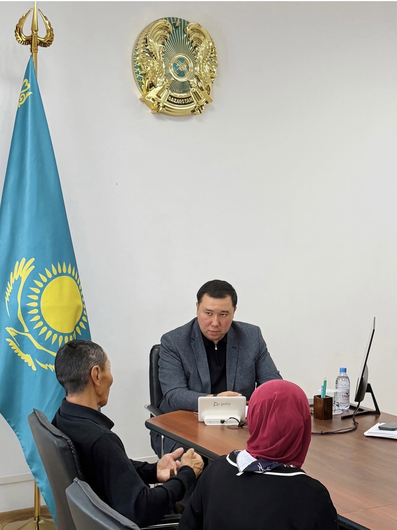 Согласно утвержденному графику приема граждан руководством местных исполнительных органов и территориальных государственных органов, акимом Павлодарского района еженедельно проводится прием граждан
