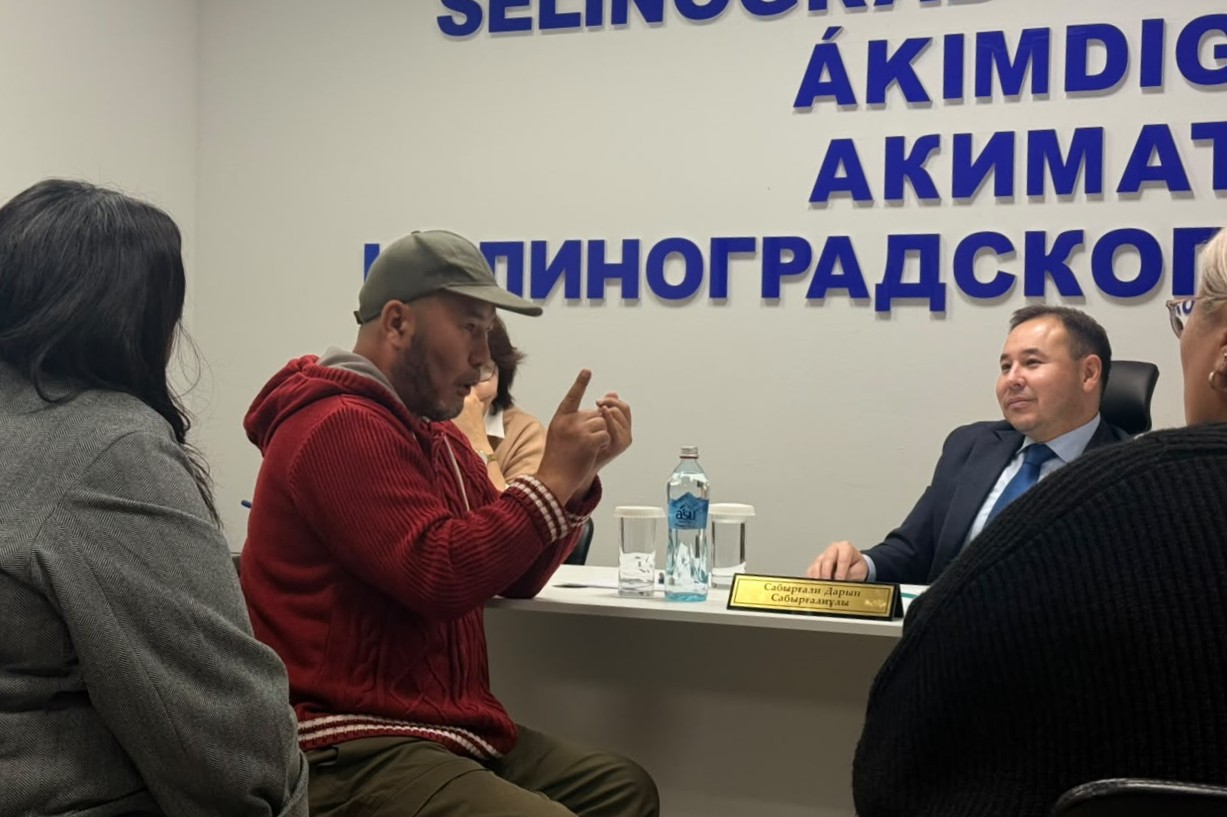 Аким Целиноградского района Дарын Сабырғали провёл очередной приём граждан по личным вопросам