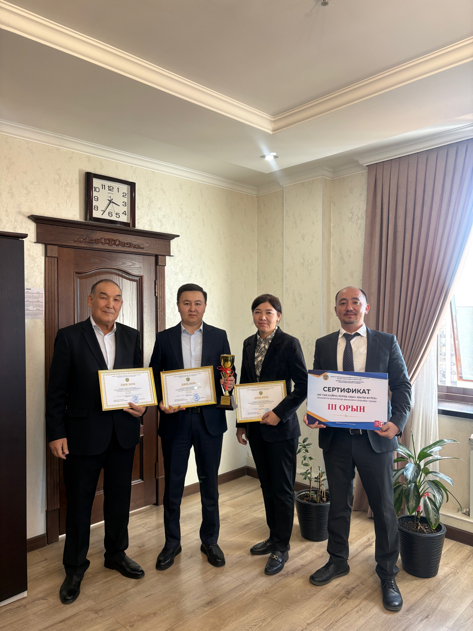 Команда Управления государственных закупок города Шымкент заняла третье место в турнире дебатов