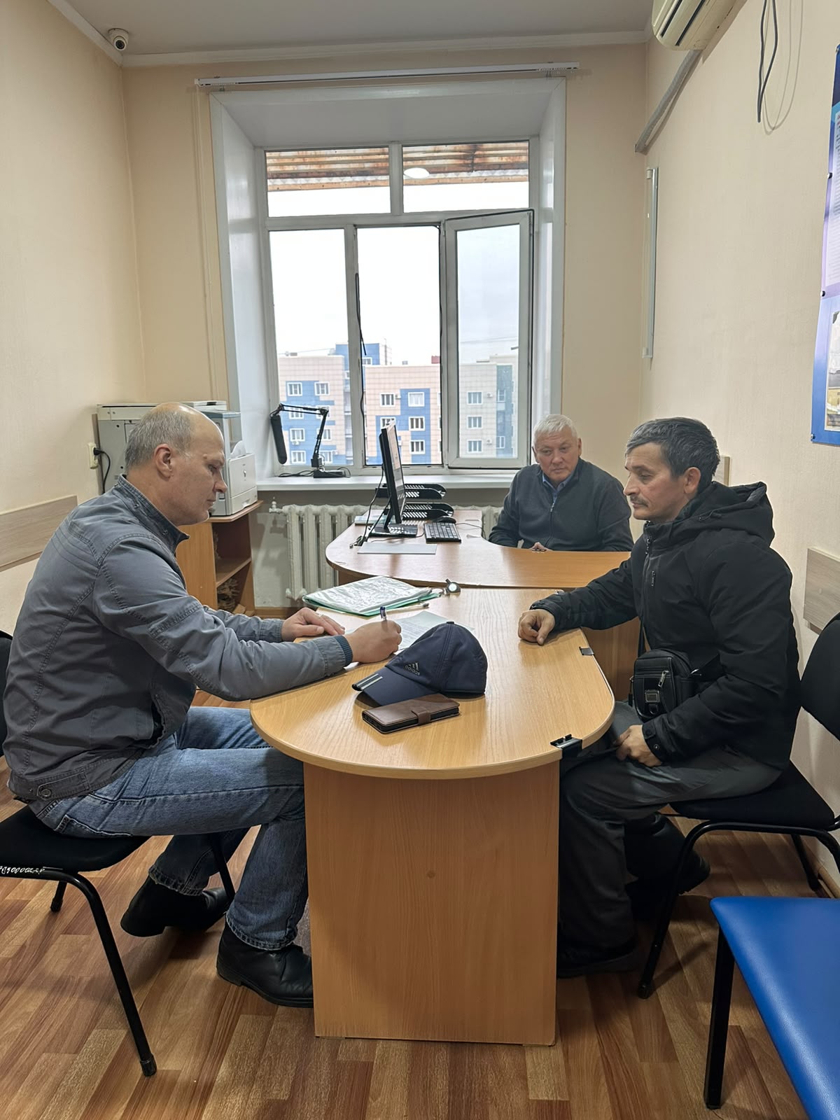 Консультация помогла найти решение: граждане получили ответы на вопросы в сфере трудовых отношений