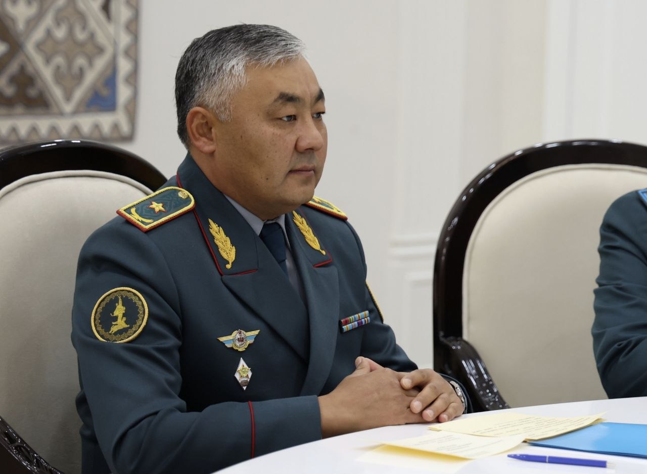 Министры обороны Казахстана и Кыргызстана встретились в Чолпон-Ате