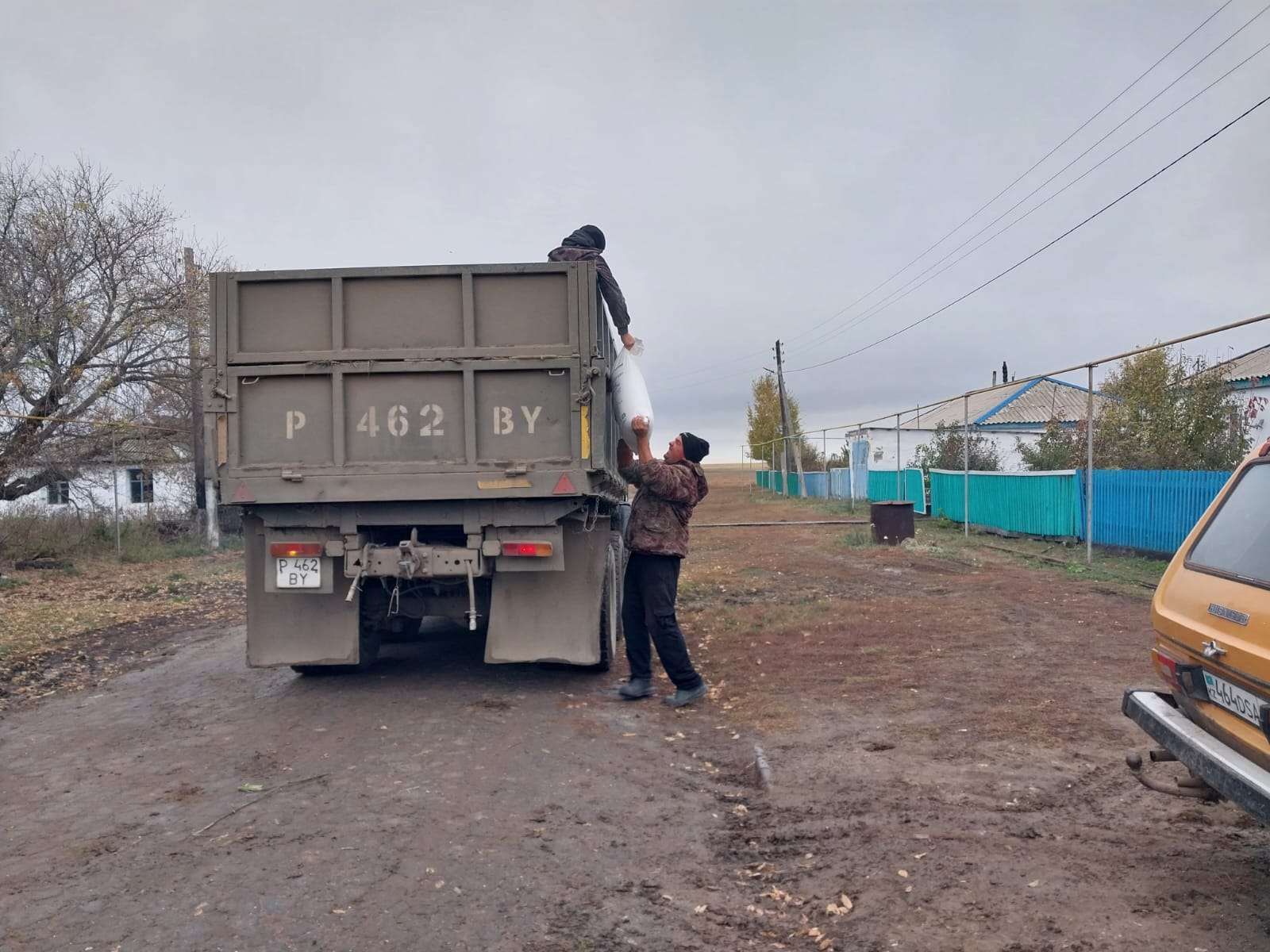 В Архангельском сельском округе для пенсионеров была организована раздача муки!