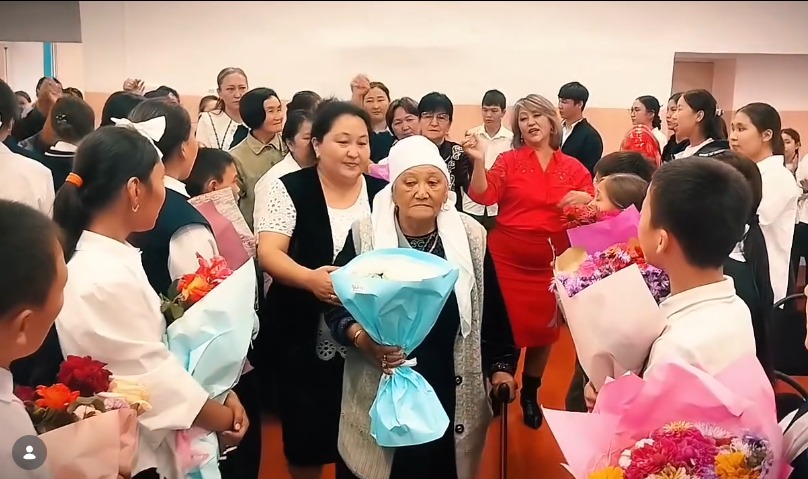 Ко Дню учителя в средней школе им. Аль-Фараби было организовано праздничное мероприятие в честь уважаемых учителей-ветеранов и педагогов школы